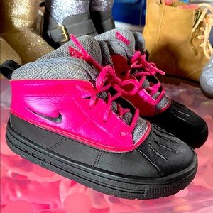 Toddler Girls size 9 Nike Boots